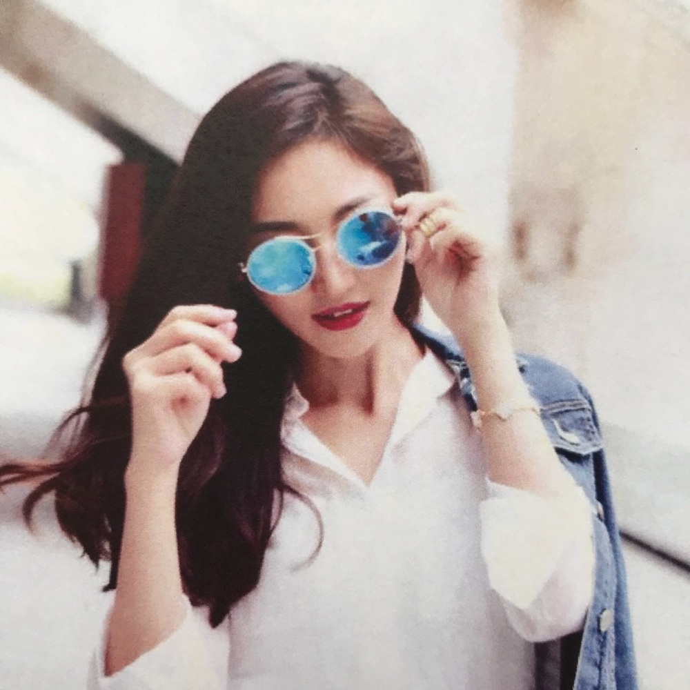 Round Retro Sunglasses - Picture 2 of 8